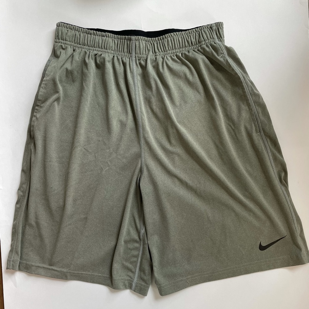 Men’s Nike Dri Fit Athletic Shorts Grey Size Med